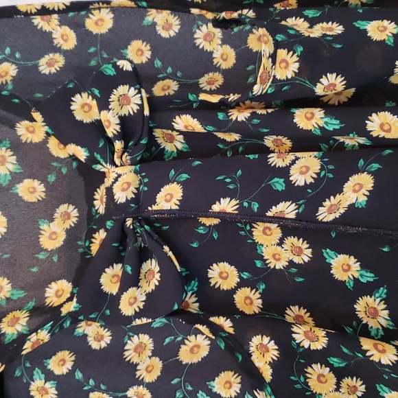 Mine Racerback Sunflower Flowy Tanktop - Picture 3 of 4